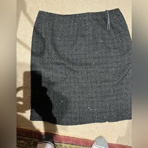 Evan picone size 12 gray/w silver specs.  Zipper in back of skirt.Good condition